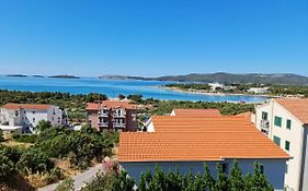 Apartment Luka With Balcony, Sea View And Free Parking