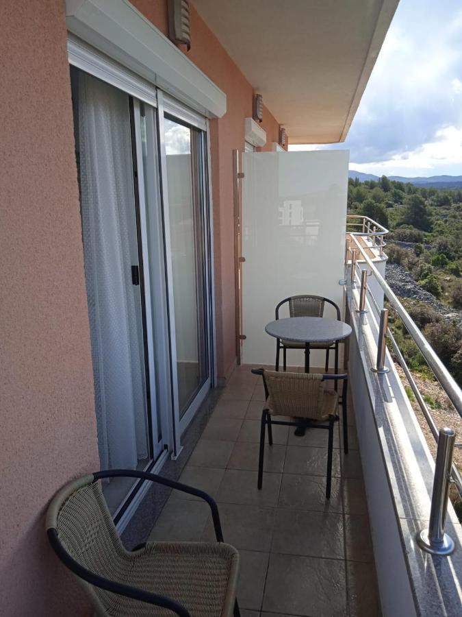 Apartment Luka With Balcony, Sea View And Free Parking Szybenik Zewnętrze zdjęcie
